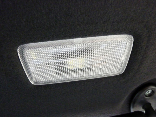 愛車トヨタノア80系のルームランプとライセンスランプをLED化しました！