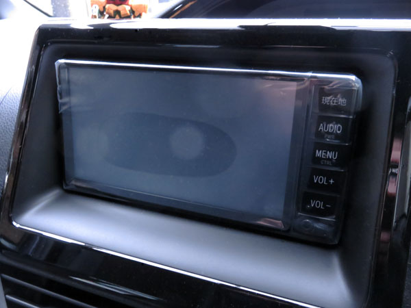 愛車トヨタノア80系のカーナビに液晶保護フィルムを貼る！