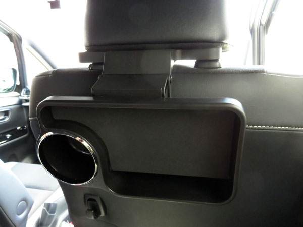 愛車トヨタノア80系にセカンドシート用リアトレイを装着する！