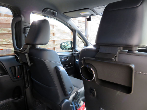 愛車トヨタノア80系にセカンドシート用リアトレイを装着する！
